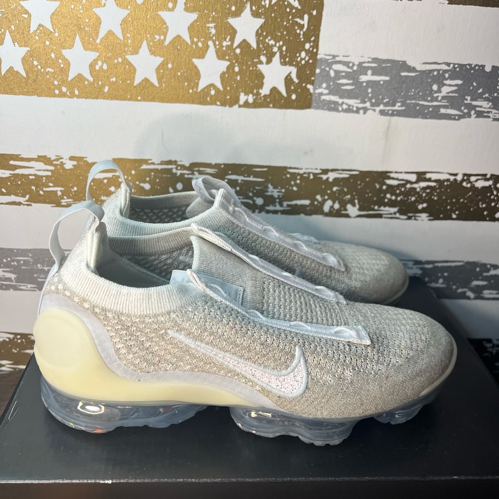 Nike Women's Athletic Shoes - Cream and White